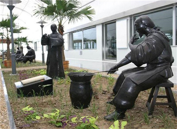 中醫熬藥雕塑.jpg 中醫熬藥雕塑.jpg