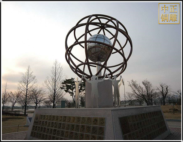 不銹鋼校園手拉手雕塑.jpg 不銹鋼校園手拉手雕塑.jpg