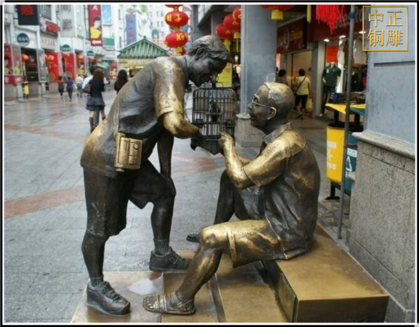 逗鳥(niǎo)人物銅雕塑.jpg 逗鳥(niǎo)人物銅雕塑.jpg