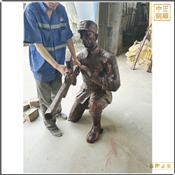 室外手拿槍人瞄準人物雕塑 室外手拿槍人瞄準人物雕塑