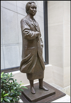 林巧稚銅雕塑 林巧稚銅雕塑