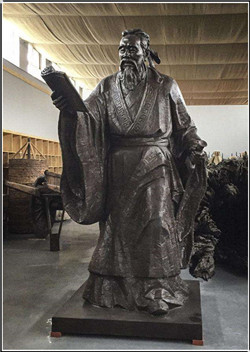 手持書卷的孔子銅雕塑 手持書卷的孔子銅雕塑